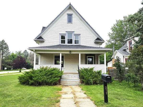 211 4th Ave W, Lemmon, SD 57638