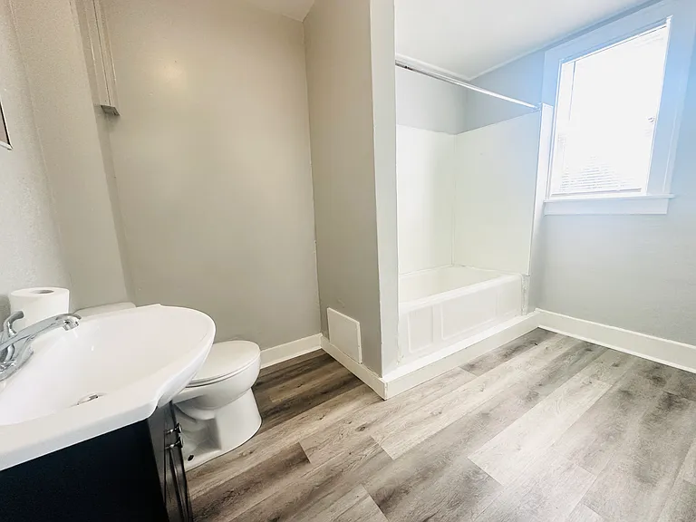 1008 Adams St SE #1 — Photo 11