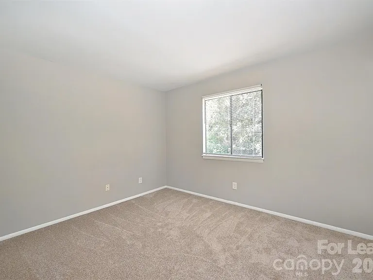 951 Hollywood St — Photo 4