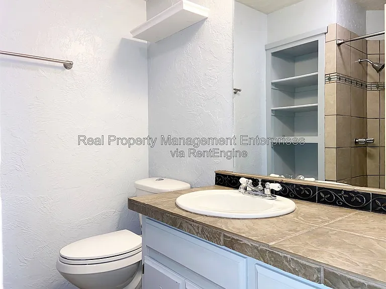 204 W 10th St — Photo 28