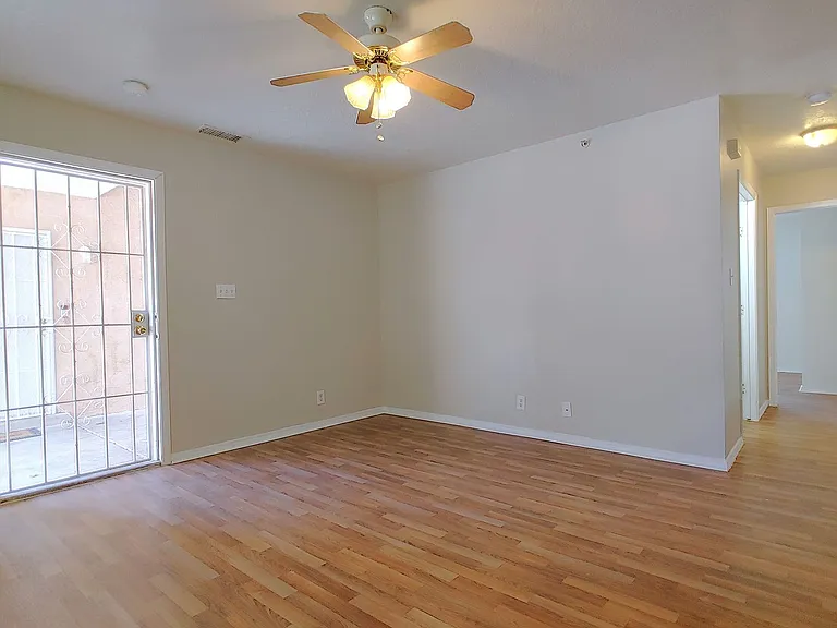 1017 Alvarado Dr SE — Photo 3