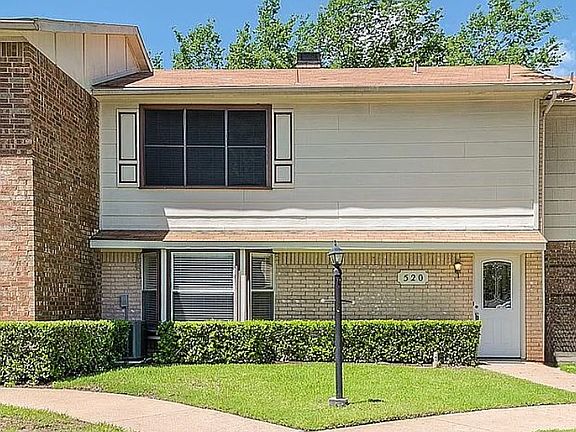 Front entry, cul-de-sac