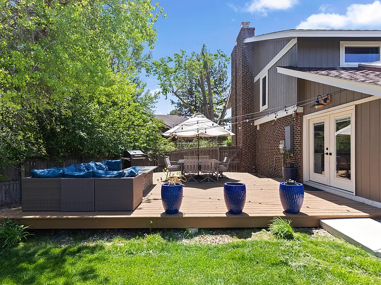 7704 S Elm Ct — Photo 32