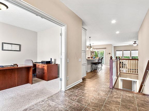 5th image of 72 Tinley Park Cir