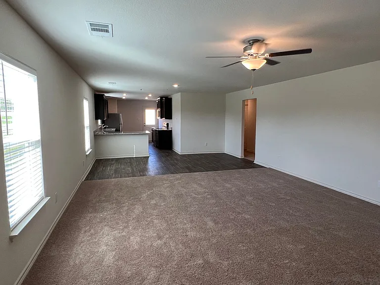 364 Crescent Park Dr — Photo 6