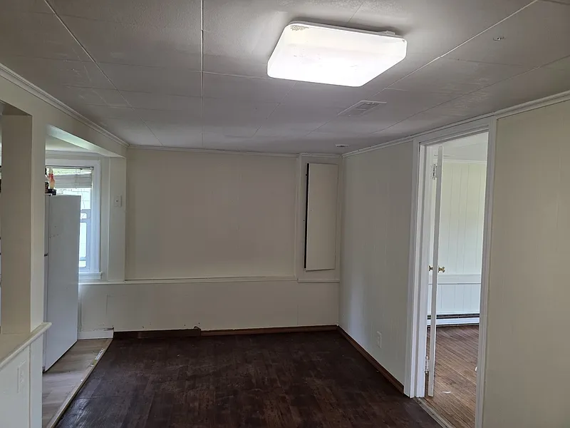 3 bed, 1.5 bath, 1476 sqft, $2,100 — Photo 2