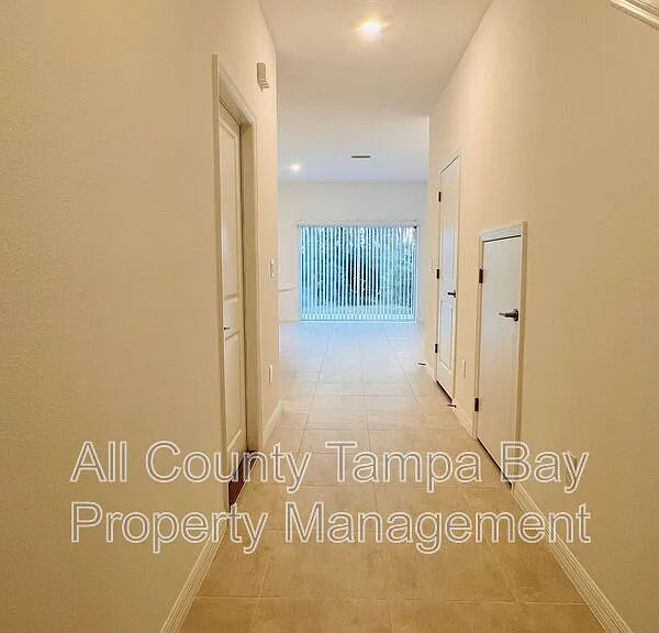 2187 Hallier Cv — Photo 2