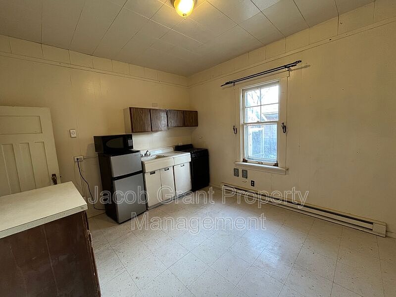 2nd image of 1298 Idaho Ave Unit 3