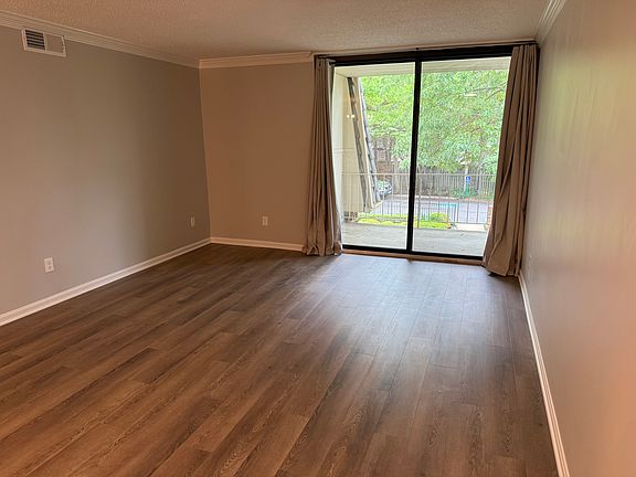 3rd image of 3121 Patrick Henry Dr APT 334