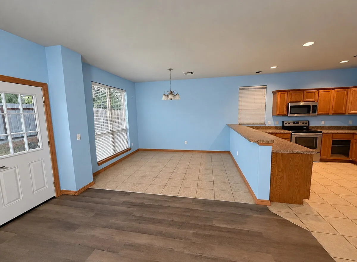 3 bed, 2.5 bath, 1855 sqft, $1,895 — Photo 4