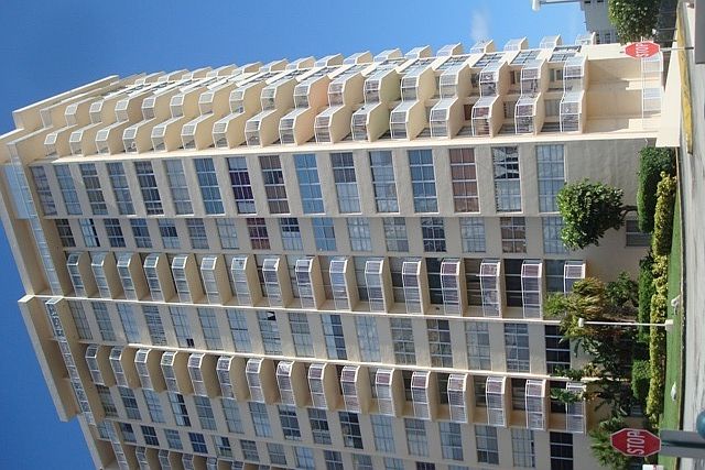2nd image of 18011 Biscayne Blvd APT 1205