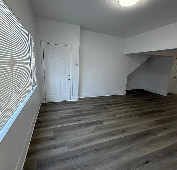 433 W 4th St #433 — Photo 2