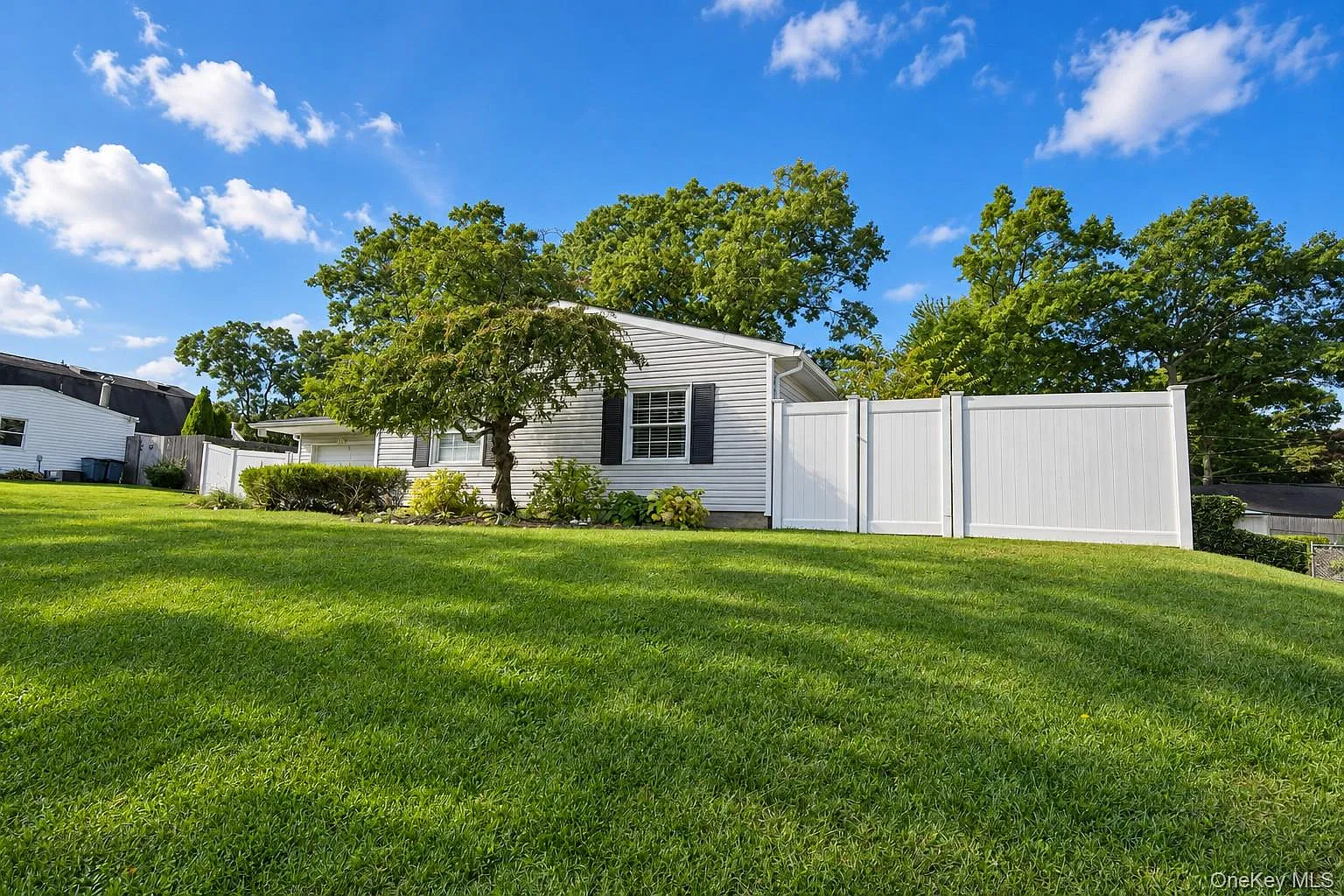 4 bed, 2.0 bath, 1320 sqft, $4,500 — Photo 2