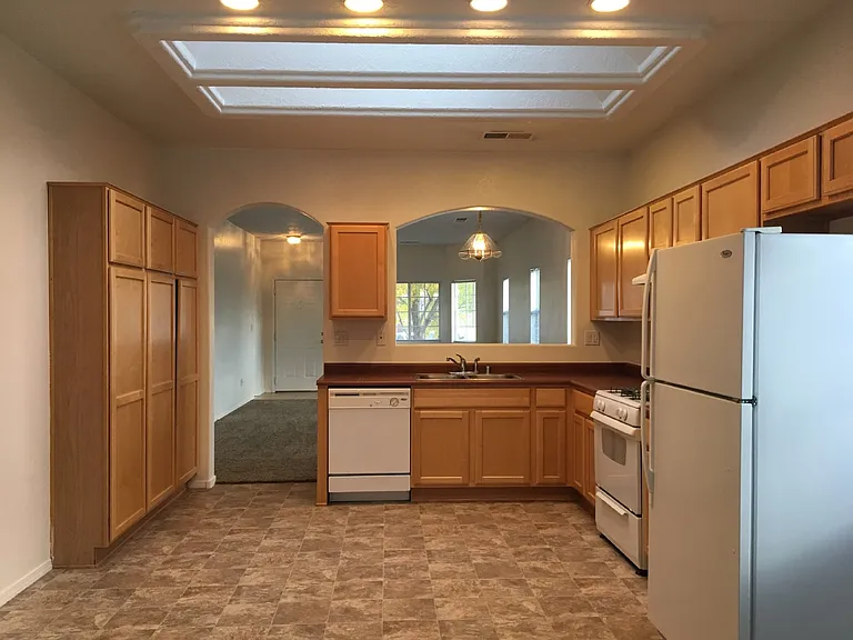 5519 Fence Lake Dr NE — Photo 4