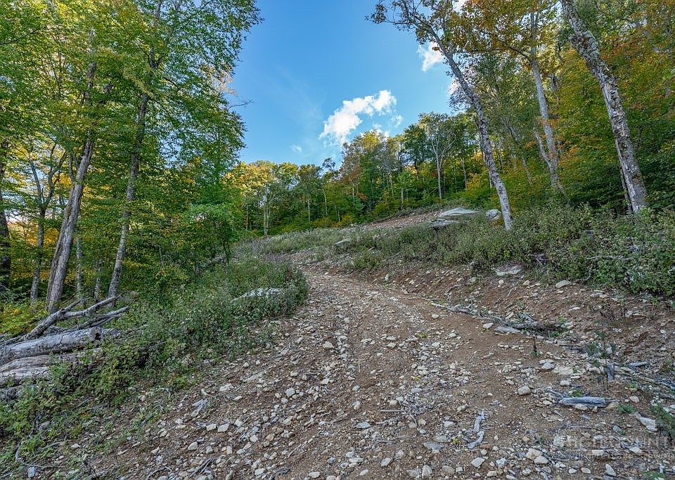 1st image of es 77 Red Robin Road