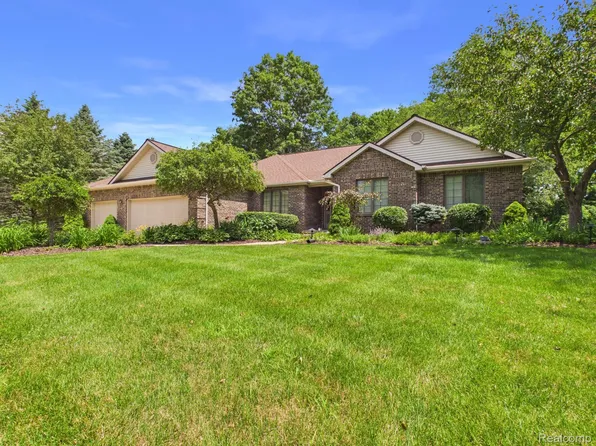 4133 Creeks Edge Dr, Metamora, MI 48455