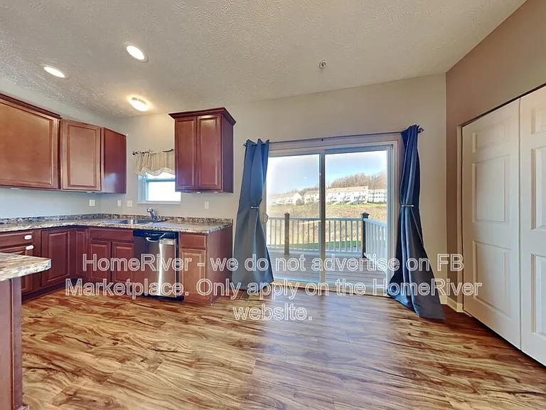 1505 Canterbury Dr — Photo 6