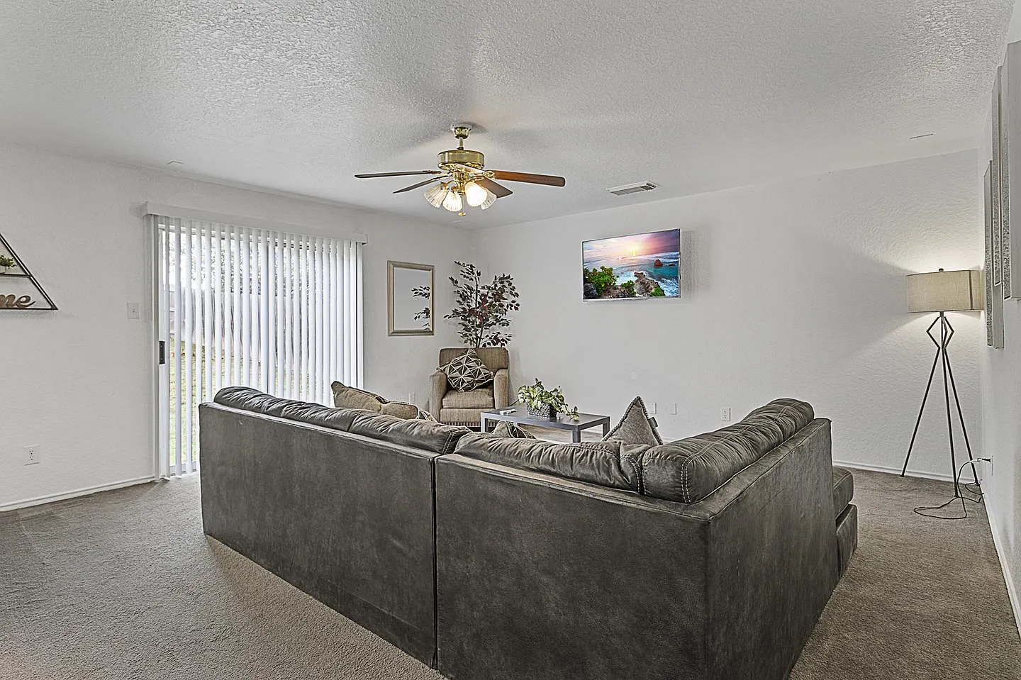 Private Room available in San Antonio | Great location & amenities — Photo 2