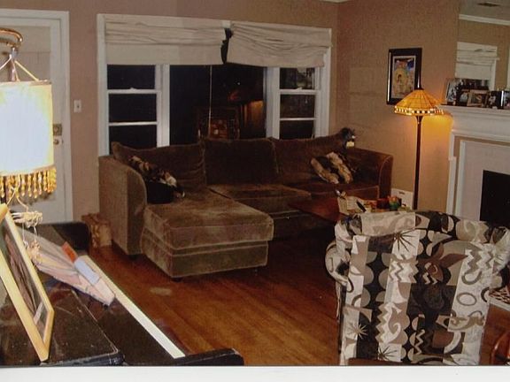 FIRESIDE LIVING ROOM 