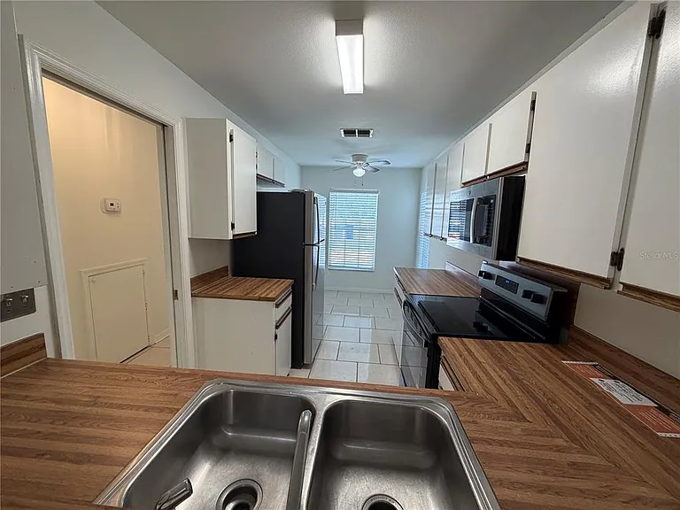 850 E Lime St #7 — Photo 11