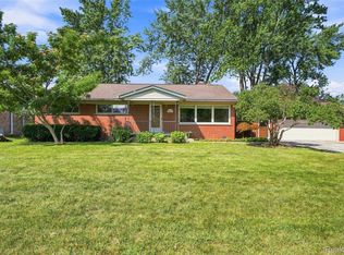 14370 Helen St, Southgate, MI 48195