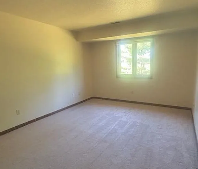 Thompson Apartments — Photo 8