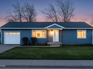 405 James St, Jackson Center, OH 45334