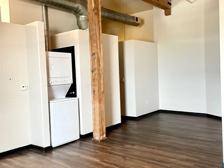Landmark Lofts Apartments — Photo 49