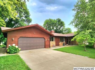 1103 Knollwood Ln, Mason City, IA 50401