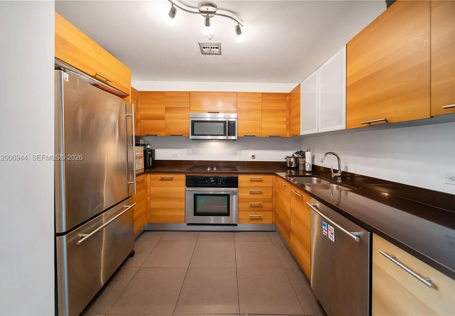 Four Midtown Miami Condo — Photo 2