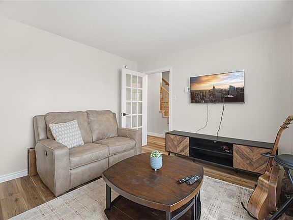5th image of 74 Seaborn Street