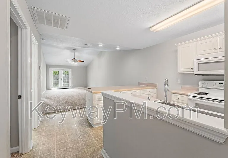 1006 Bertram Rd — Photo 2