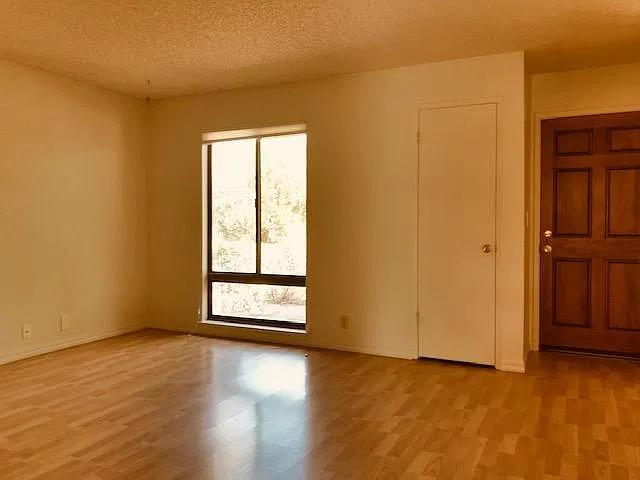 3 bed, 1151 sqft, $3,000 — Photo 4