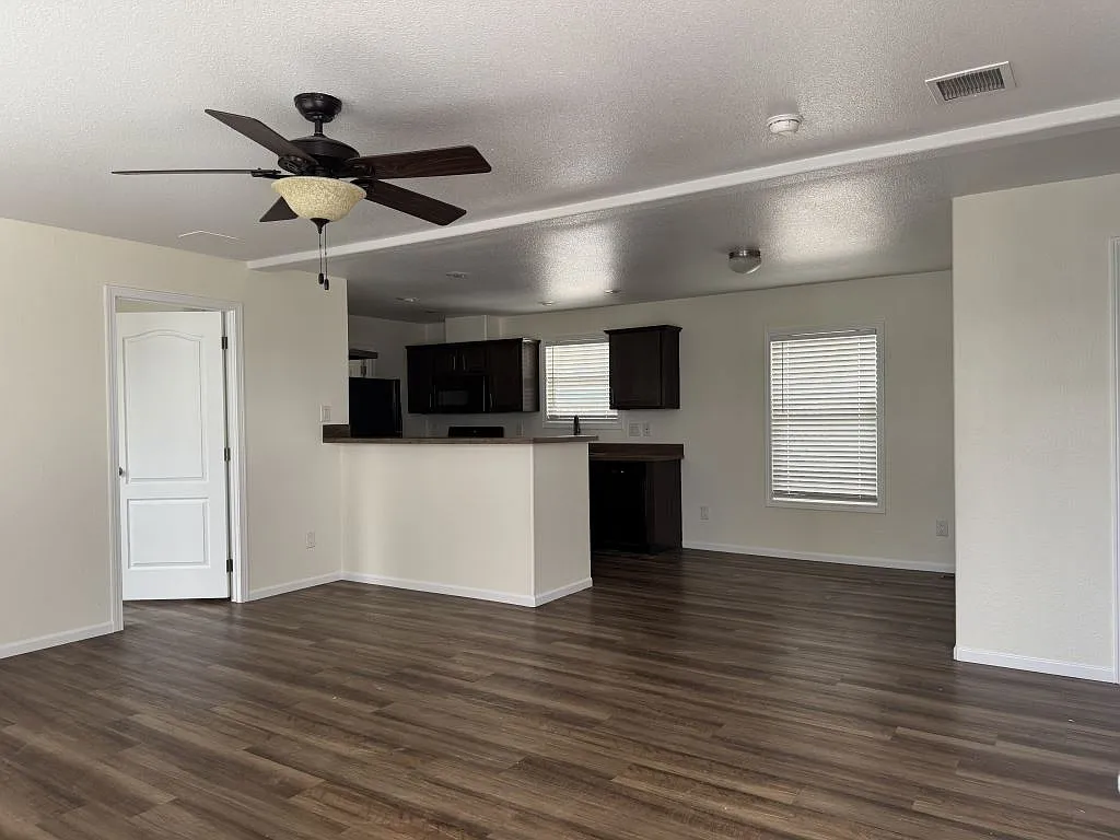 3 bed, 2.0 bath, 1123 sqft, $1,299 — Photo 3