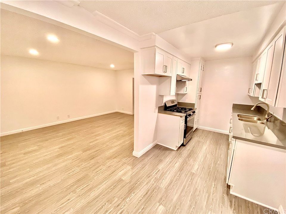 1st image of 12536 Oxford Ave APT A