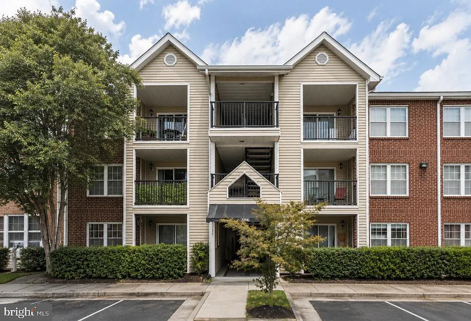 3306 Wyndham Cir #328