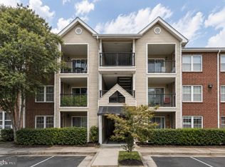 3306 Wyndham Cir APT 328, Alexandria, VA 22302