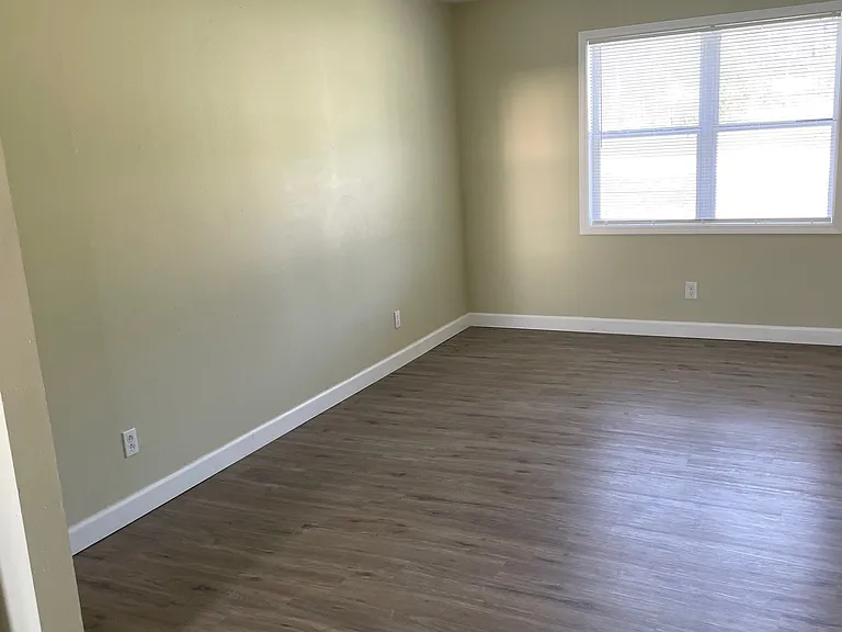 2404 W Maud St #3 — Photo 5