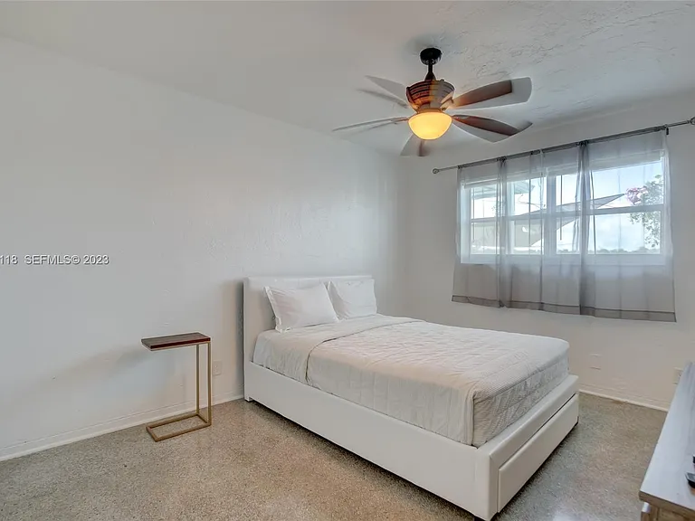 N Ocean Dr — Photo 2