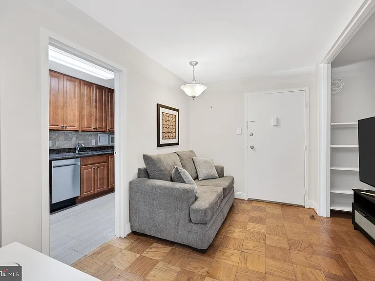 2401 H St NW #808 — Photo 3