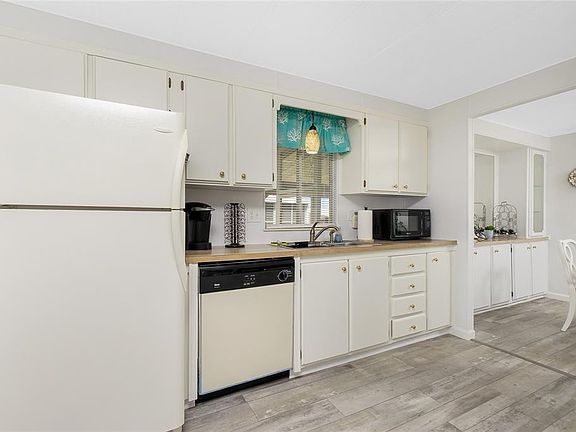 5th image of 532 Walnut Cir