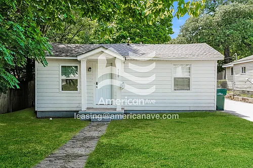 910 N Franklin Ave Photo 1