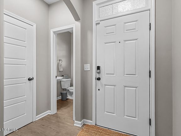 5th image of 419 Bald Cypress Lane