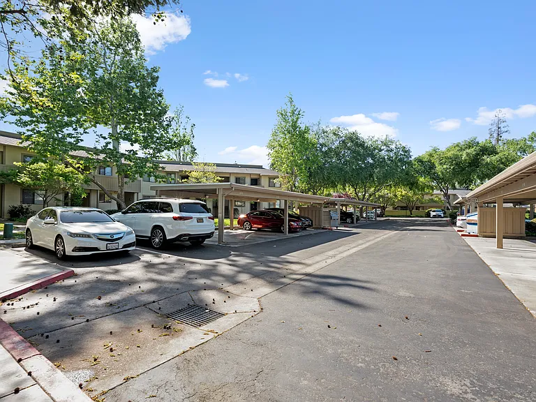 1010 N Abbott Ave — Photo 2