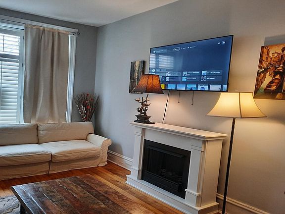 3rd image of 1734 N Sedgwick St APT 1
