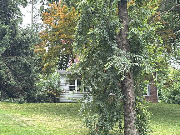 3rd image of 2313 Valley Rd