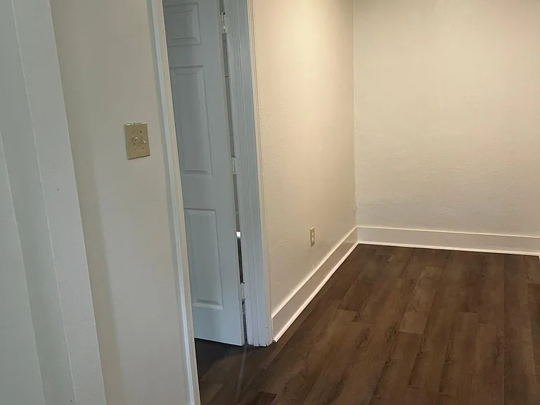 433 N Prieur St #4 — Photo 5