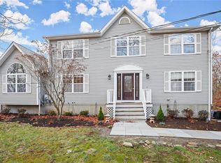 671 Booth Hill Rd, Trumbull, CT 06611