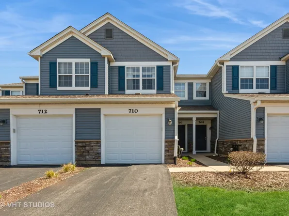 710 Woodewind Dr, Naperville, IL 60563