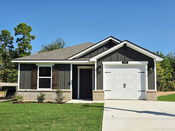 179 Spokane St, Gladewater, TX 75647